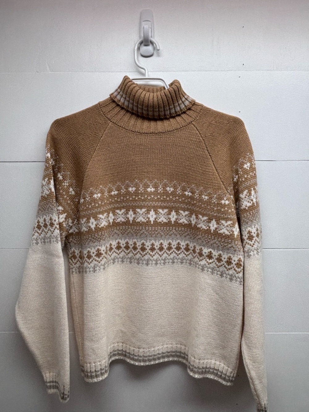 Vintage Splendor! Fair Isle Turtleneck Knit Sweater – Made in Canada Size Small